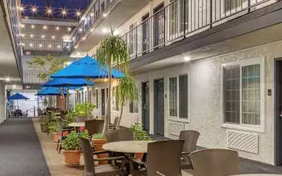 Hotel Comfort Inn Santa Monica mit 100 % Empfehlungsrate Hotel Comfort Inn Santa Monica in Santa Monica