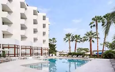 Hotel Tres Torres mit 89 % Empfehlungsrate Hotel Tres Torres in Santa Eulària des Riu