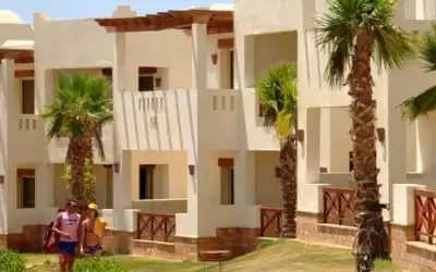 Amphoras Aqua Adults Friendly mit 98 % Empfehlungsrate Amphoras Aqua Adults Friendly in Hadabat Umm es-Sid