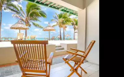 Le Peninsula Bay Beach Resort & Spa in Blue Bay