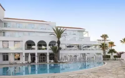 Akti Beach Village Resort mit 85 % Empfehlungsrate Akti Beach Village Resort in Chloraka