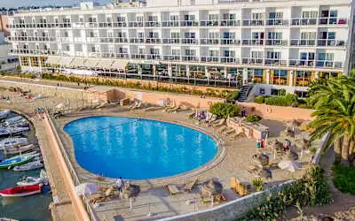 Hotel Simbad mit 98 % Empfehlungsrate Hotel Simbad in Buscastell