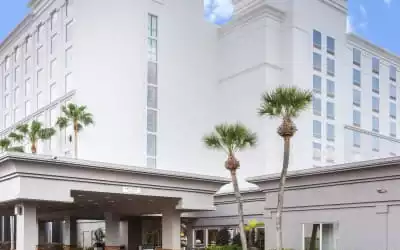 Holiday Inn Hotel & Suites Across From Universal Orlando mit 99 % Empfehlungsrate Holiday Inn Hotel & Suites Across From Universal Orlando in Orlando