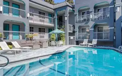 Hotel Quality Inn Near Hollywood Walk of Fame in Los Angeles