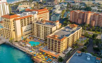 Hotel & Suites Holiday Inn Clearwater Beach mit 99 % Empfehlungsrate Hotel & Suites Holiday Inn Clearwater Beach in Clearwater Beach