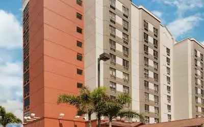 Holiday Inn Express Hotel & Suites Nearest Universal Orlando mit 99 % Empfehlungsrate Holiday Inn Express Hotel & Suites Nearest Universal Orlando in Orlando