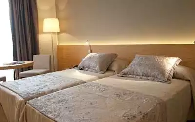 Hotel Sevilla Congresos mit 99 % Empfehlungsrate Hotel Sevilla Congresos in Sevilla