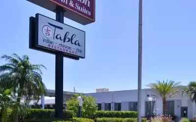 Clarion Inn & Suites Across From Universal Orlando Resort Hotel in Orlando