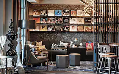 Hotel Renaissance Los Angeles Airport mit 99 % Empfehlungsrate Hotel Renaissance Los Angeles Airport in Los Angeles