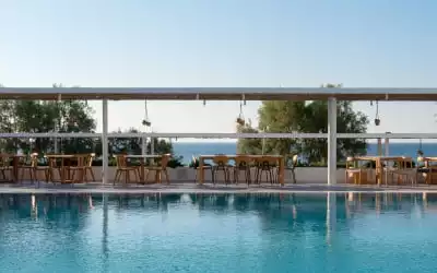 Hotel Kamari Beach mit 84 % Empfehlungsrate Hotel Kamari Beach in Kamari