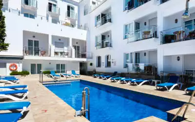 Toboso apar-turis in Nerja