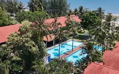 Dolphin Bay Resort in Pran Buri