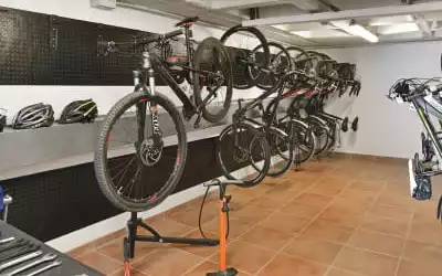 Hotel CMC Girona in Girona - Gerona