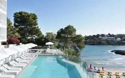 Grupotel Ibiza Beach Resort mit 86 % Empfehlungsrate Grupotel Ibiza Beach Resort in Portinatx