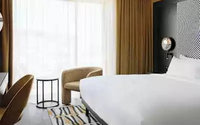 Renaissance Zurich Tower Hotel mit 92 % Empfehlungsrate Renaissance Zurich Tower Hotel in Zürich