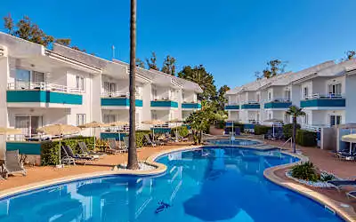 Universal Aparthotel Elisa in Platja de Muro - Playa de Muro