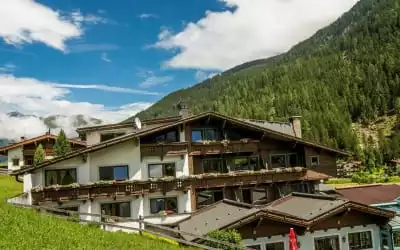 Familien- und Sporthotel Höhlenstein mit 100 % Empfehlungsrate Familien- und Sporthotel Höhlenstein in Tux-Zillertal