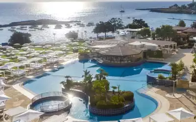 Hotel Capo Bay mit 97 % Empfehlungsrate Hotel Capo Bay in Protaras