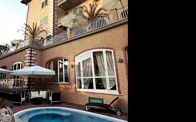 Hotel La Pigna mit 98 % Empfehlungsrate Hotel La Pigna in Marina di Pietrasanta