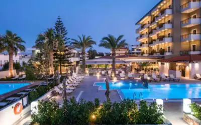 Petousis Hotel & Suites in Amoudara