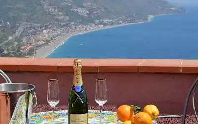 Hotel La Pensione Svizzera mit 93 % Empfehlungsrate Hotel La Pensione Svizzera in Taormina