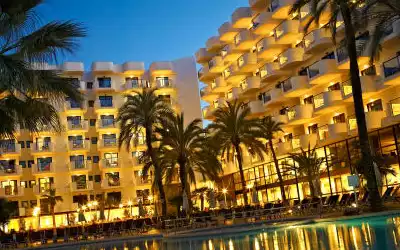 Protur Palmeras Playa Aparthotel in S'Illot - L'Illot