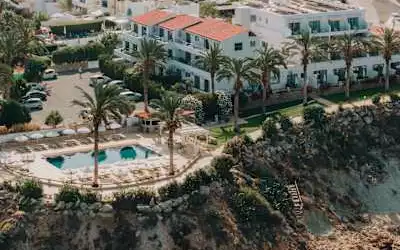 Vrachia Beach Hotel & Suites - Adults Only mit 100 % Empfehlungsrate Vrachia Beach Hotel & Suites - Adults Only in Kissonerga