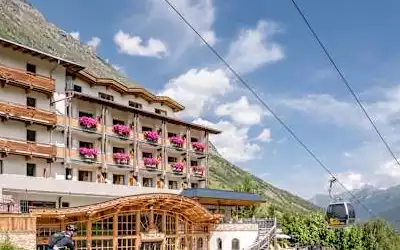 Panorama Hotel Almhof in Galtür