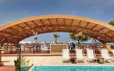 Enorme Teatro Beach Resort in Amoudara