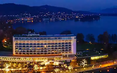 Parkhotel Pörtschach mit 98 % Empfehlungsrate Parkhotel Pörtschach in Pörtschach am Wörther See