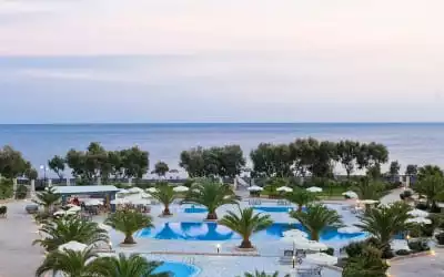 Hotel Santo MiraMare Resort mit 95 % Empfehlungsrate Hotel Santo MiraMare Resort in Perissa