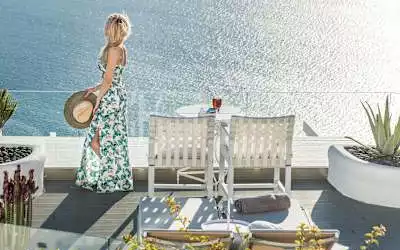 Hotel On The Rocks in Imerovigli