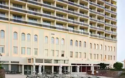 Hotel Mercure Grand Doha City Centre mit 98 % Empfehlungsrate Hotel Mercure Grand Doha City Centre in Doha