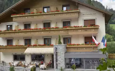 Hotel Alpenblick mit 100 % Empfehlungsrate Hotel Alpenblick in Sarentino - Sarntal