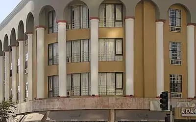 RAMADA Hotel Los Angeles Wilshire Center mit 99 % Empfehlungsrate RAMADA Hotel Los Angeles Wilshire Center in Los Angeles