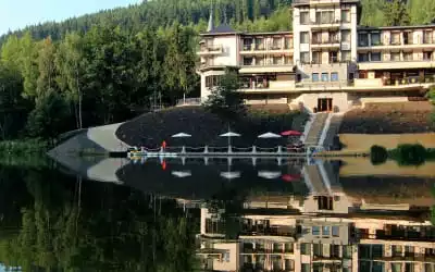 Retro Riverside Wellness Resort in Karlsbad - Karlovy Vary