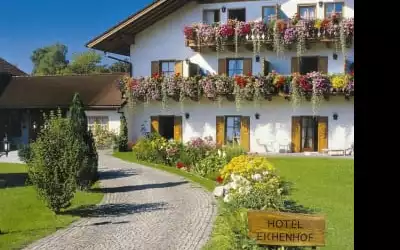 Hotel Eichenhof mit 96 % Empfehlungsrate Hotel Eichenhof in Waging am See