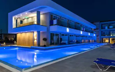 White Olive Premium Laganas mit 83 % Empfehlungsrate White Olive Premium Laganas in Laganas