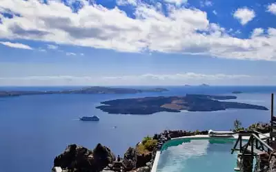 Honeymoon Petra Villas in Imerovigli