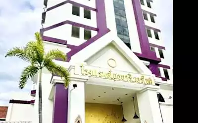 Ayothaya Riverside Hotel in Ayutthaya