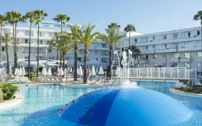 Protur Vista Badia Aparthotel in Sa Coma