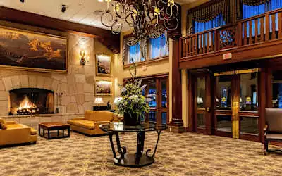 Hotel Grand Canyon Railway in Williams