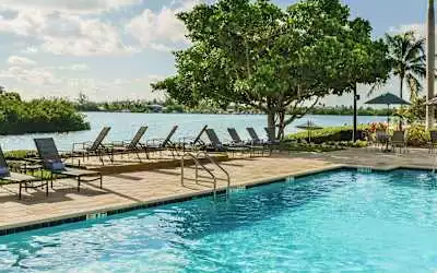 Hotel Holiday Inn Express & Suites Marathon in Key Colony Beach