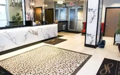 Hotel Pointe Plaza mit 94 % Empfehlungsrate Hotel Pointe Plaza in New York - Brooklyn