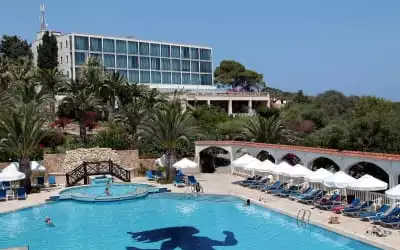 Hotel Deniz Kizi mit 93 % Empfehlungsrate Hotel Deniz Kizi in Alsancak - Karavas
