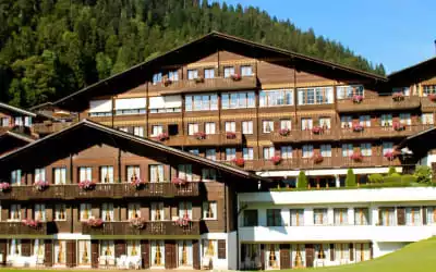 HUUS Hotel Gstaad mit 82 % Empfehlungsrate HUUS Hotel Gstaad in Saanen