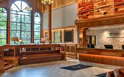 Hotel Lake Louise Inn in Lake Louise Village