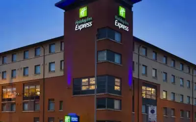 Hotel Holiday Inn Express London - Luton Airport mit 99 % Empfehlungsrate Hotel Holiday Inn Express London - Luton Airport in Luton
