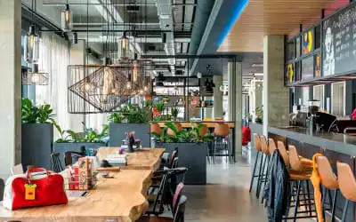 Moxy Utrecht mit 96 % Empfehlungsrate Moxy Utrecht in Utrecht