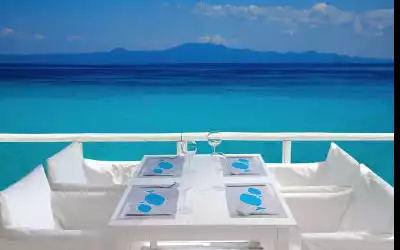 White Suites Resort in Afitos